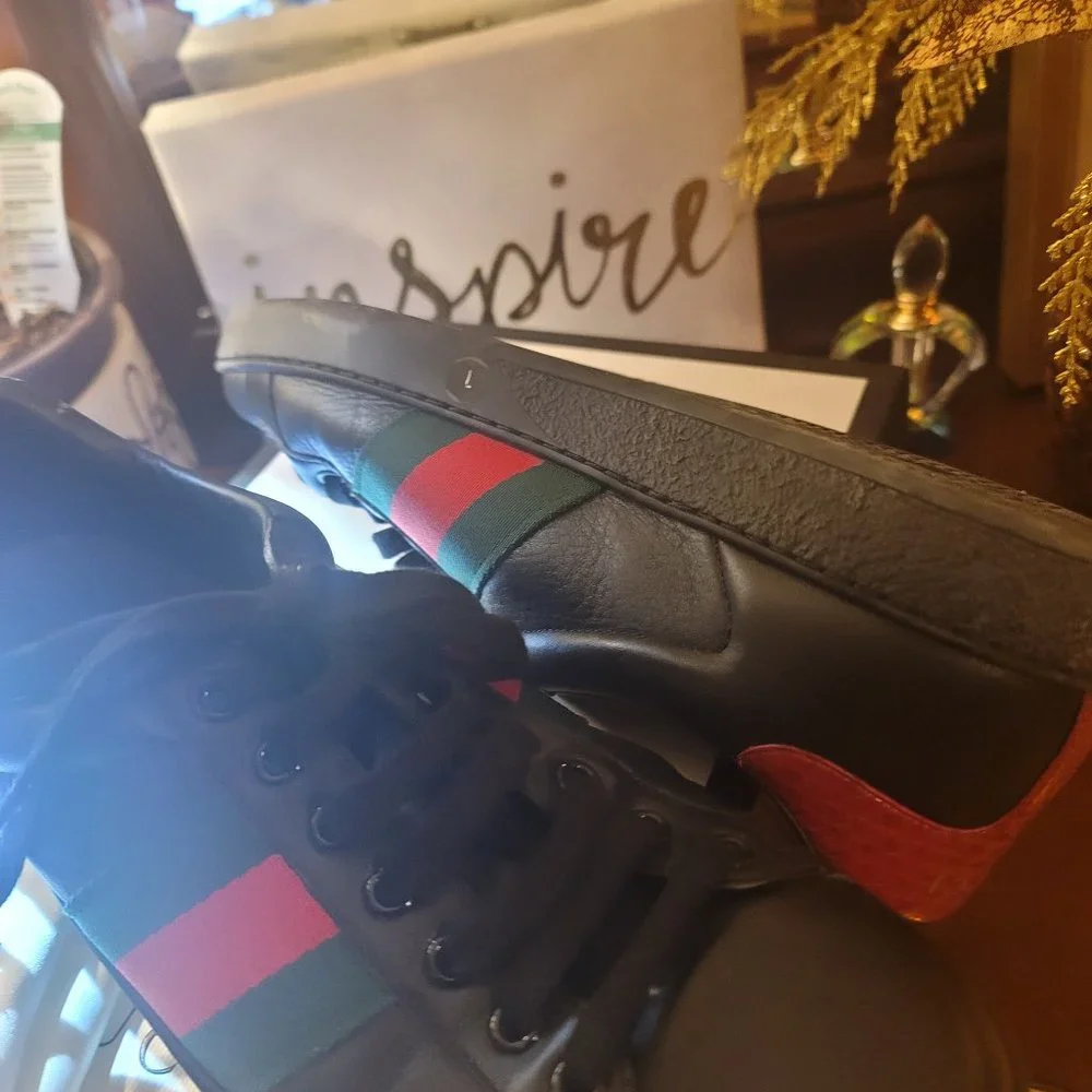 Authentic Men's Gucci shoes - Picture 2 of 9